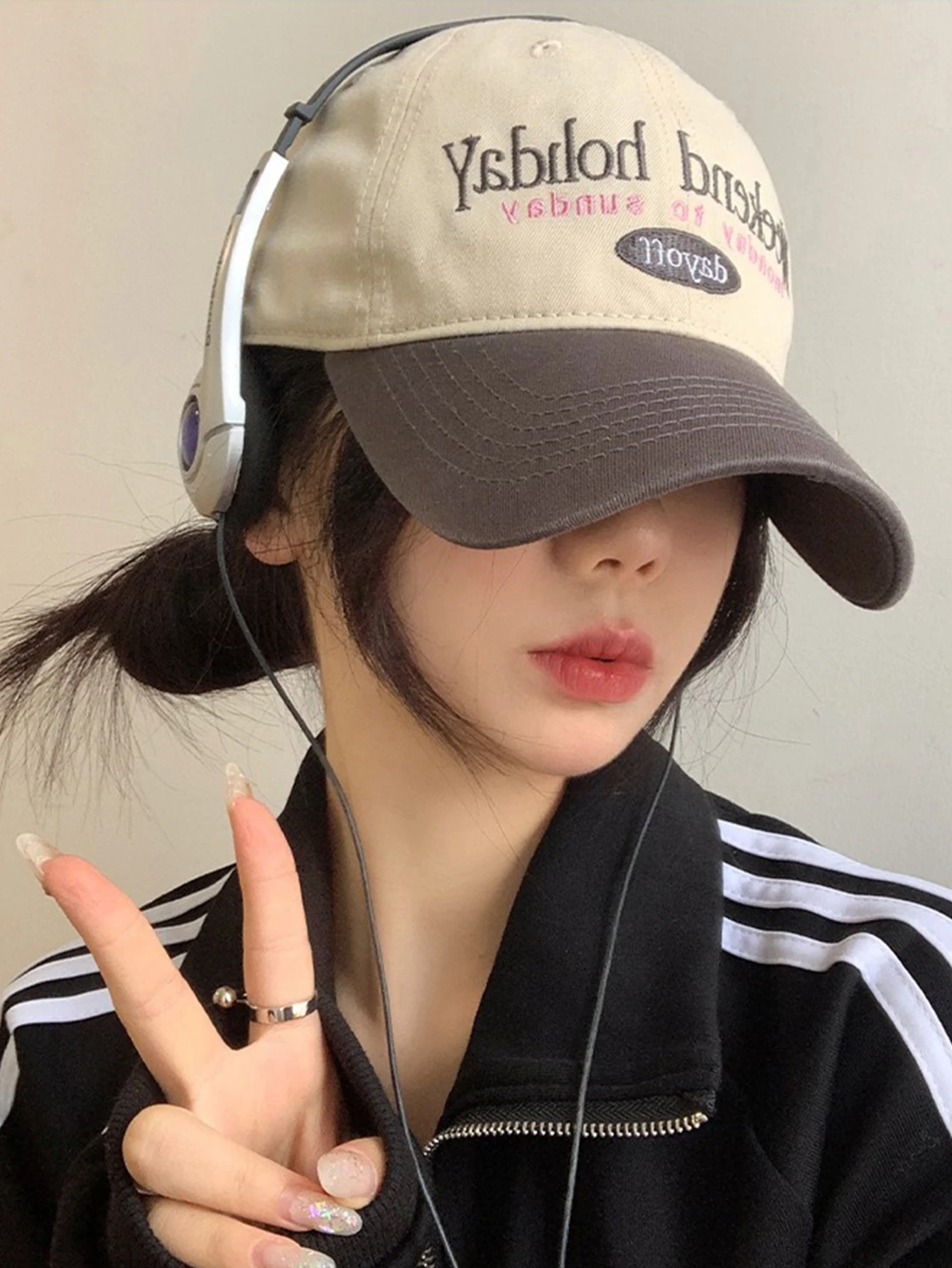 Sa191b48cdf30478694628c0a03da00bcc-1.webp 1 unisex all season fashionable pure cotton retro letter WEEKEND HOLIDAY baseball cap - Image 1